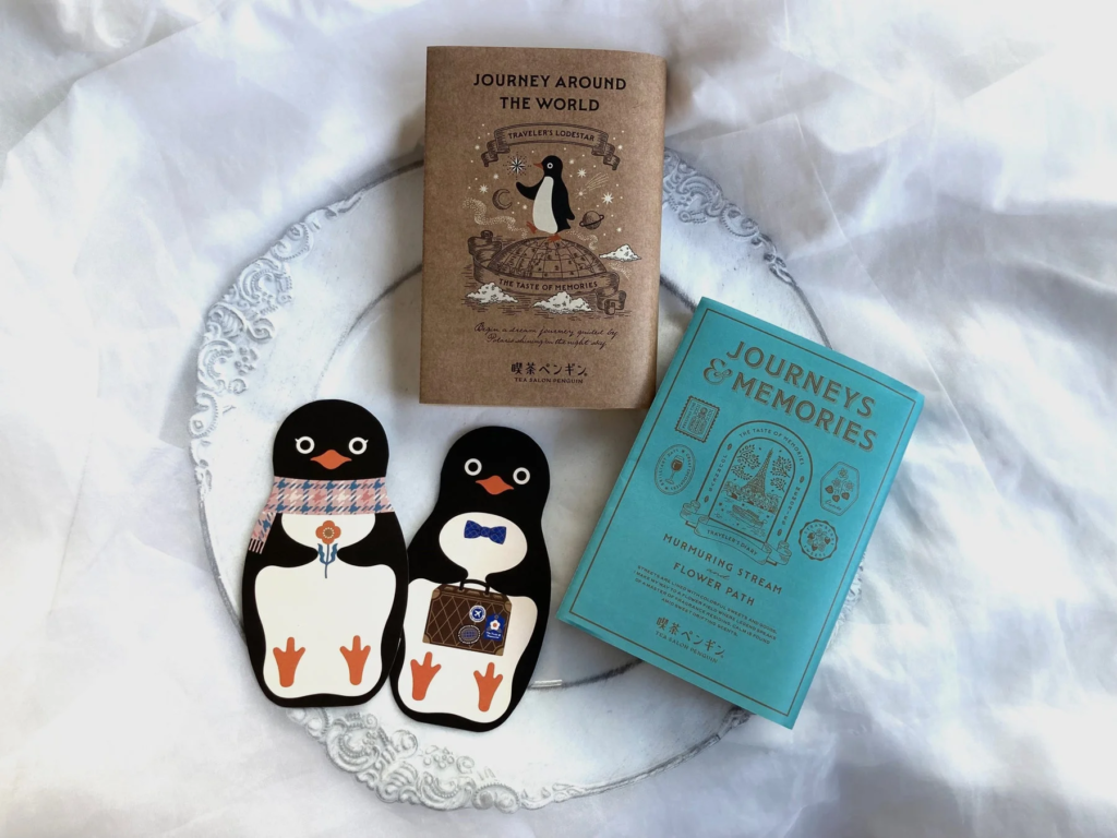 ペンギンがデザインされたノートと雑貨