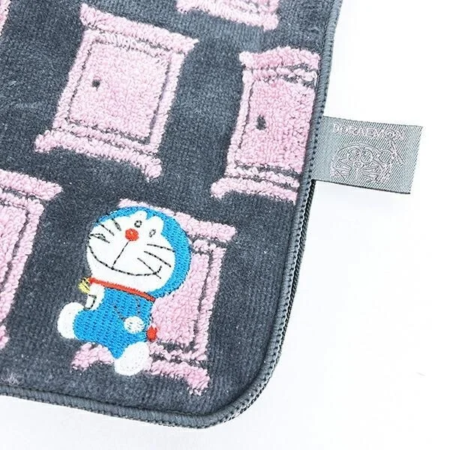 ドラえもん刺繍とどこでもドア柄