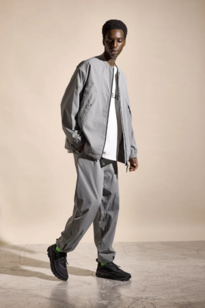 NMRノーカラーブルゾンとベルトワイドパンツのスタイリング