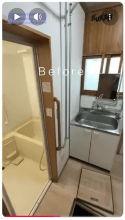 リノベーション前の日本の住宅のユーティリティスペースまたは浴室と洗面台がある空間