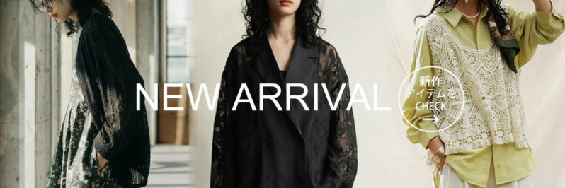 新作アイテムを紹介する女性モデルたちの画像