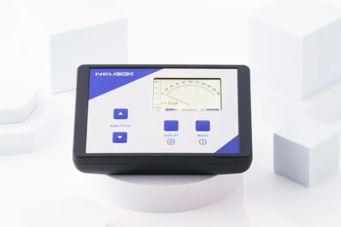 NEUBOX機器本体のディスプレイ