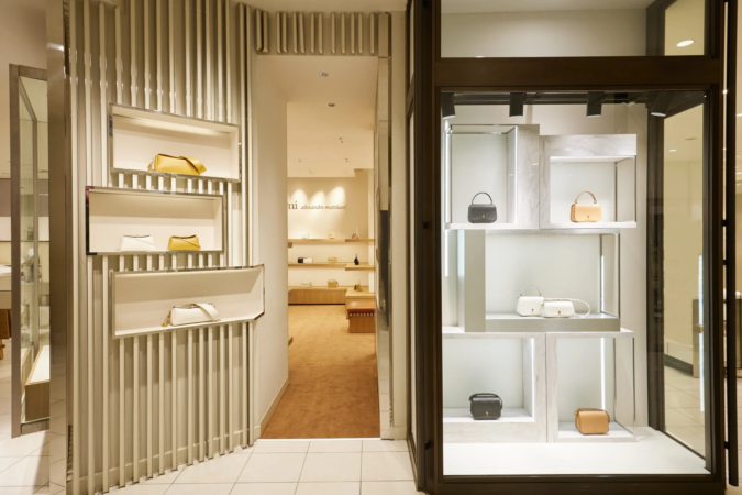 Ami Parisのハンドバッグディスプレイ