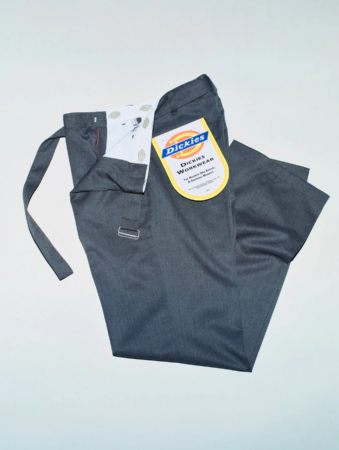 グレーのDickiesワークパンツ