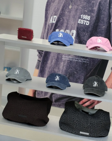 Avandressのキャップとバッグのディスプレイ