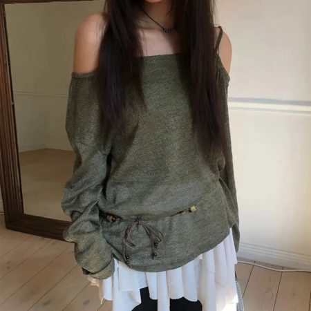 緑色のオフショルダートップス