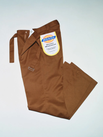 ブラウンのDickiesワークパンツ