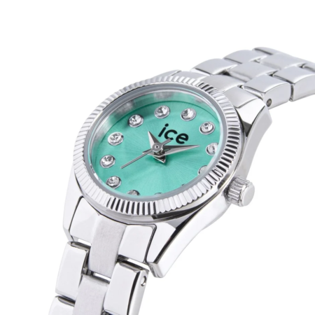 ミントグリーンの文字盤にクリスタルのインデックスが特徴的なシルバーの腕時計
