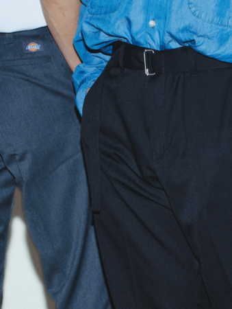 グレーのDickiesパンツと共布ベルト