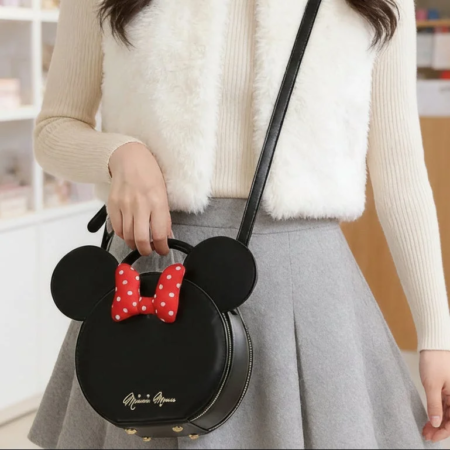 ミニーマウス型のショルダーバッグ