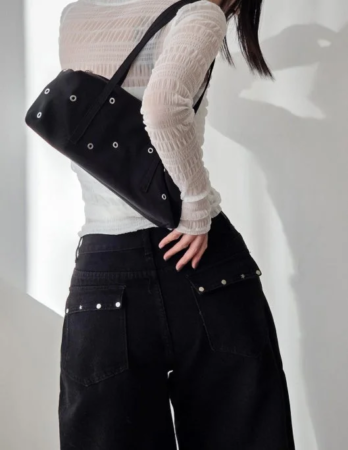 カジュアルで洗練されたモノトーンコーディネート