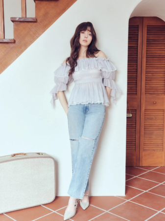 ニースリットストレートデニムパンツ モデル