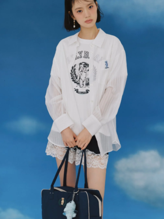 旅をテーマにしたコレクションのLOOK