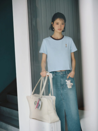 旅をテーマにしたコレクションのLOOK