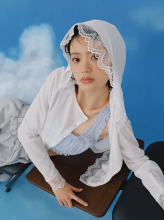 旅をテーマにしたコレクションのLOOK