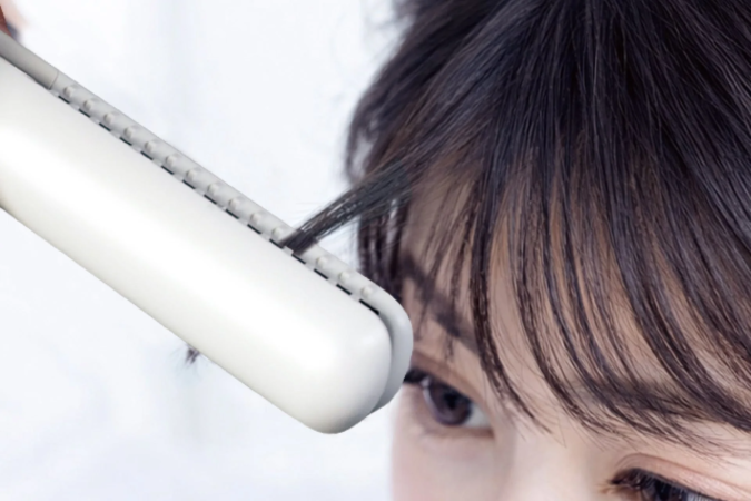 スリムヘアアイロン使用イメージ