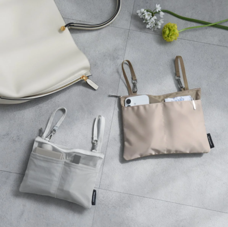 Lサイズと思われるバッグインバッグと小物