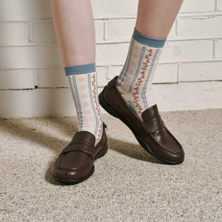 ローファー、柄ソックス