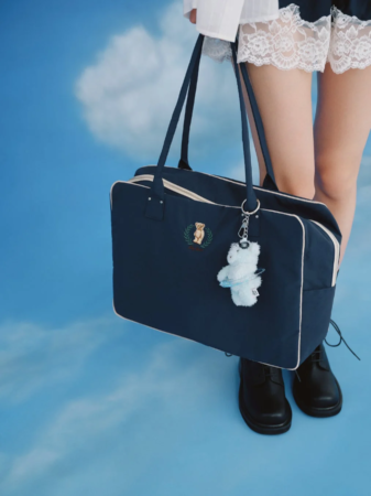 旅をテーマにしたコレクションのLOOK