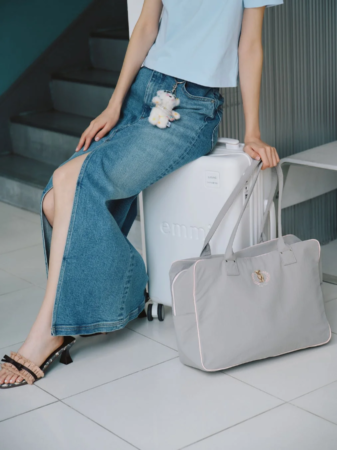 旅をテーマにしたコレクションのLOOK