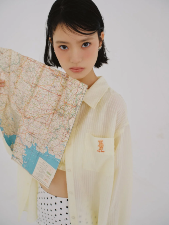 旅をテーマにしたコレクションのLOOK