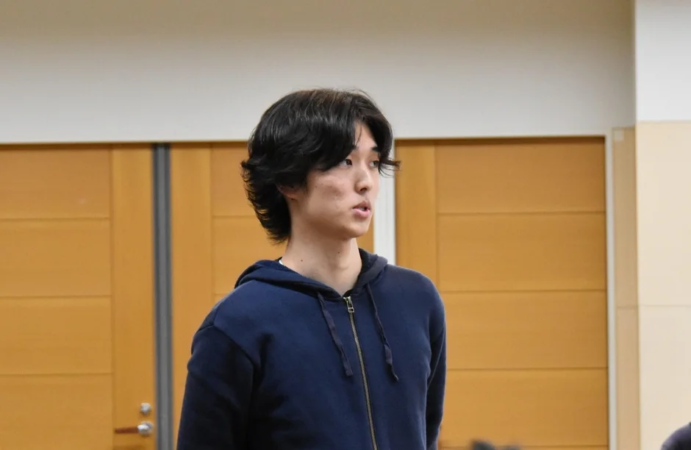 学生の真剣な表情