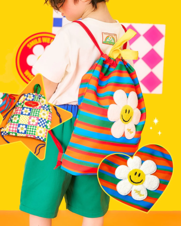 Wiggle Wiggleのリュックを背負った子供