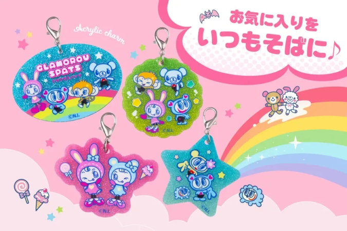 可愛らしいオリジナルキャラクターたちがデザインされた、キラキラのアクリルチャームの集合写真です