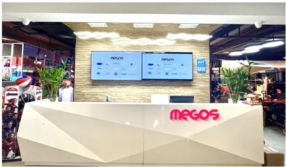 MEGOSの受付カウンター