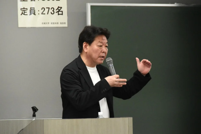 講演中のたけぞう氏