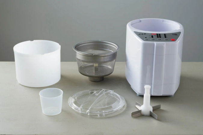 分解された精米機部品