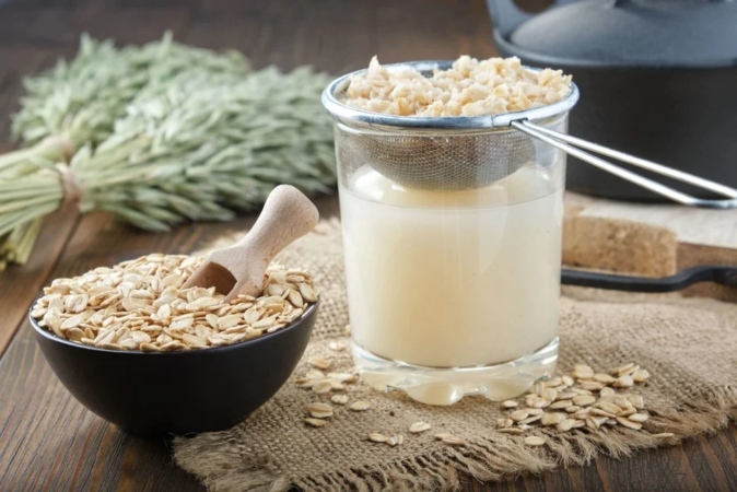 オーツ麦、オートミール、オートミルク、植物性ミルク、穀物、健康食品、手作り飲料、朝食、食材、料理、ビーガン