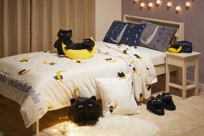 黒猫と月をテーマにした寝室のインテリア