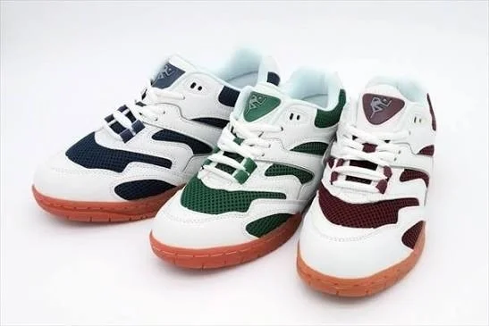 スポーツシューズ