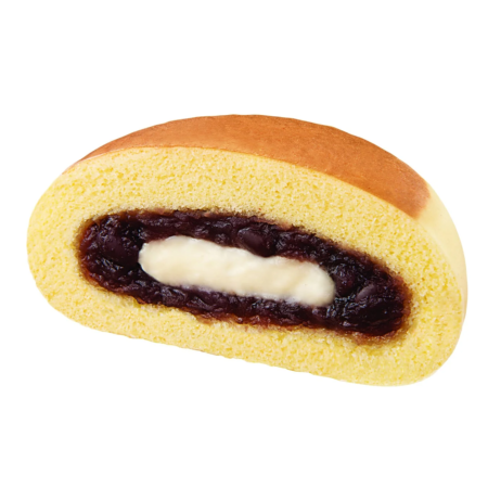黄色いスポンジ生地の中に、粒あんと白いクリームが美しく層になった和菓子のような菓子パンの断面です。甘くて美味しそうな見た目をしています。