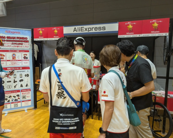 2026 UCI Gran Fondo World Championships NisekoでのAliExpressブース