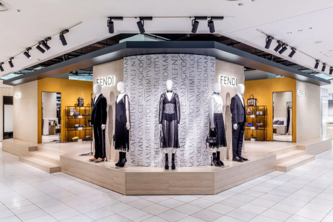 フェンディのブティック店内ディスプレイ